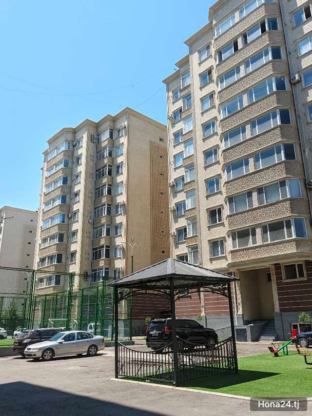 3-комн. квартира, 8-й мкр, 75 м²